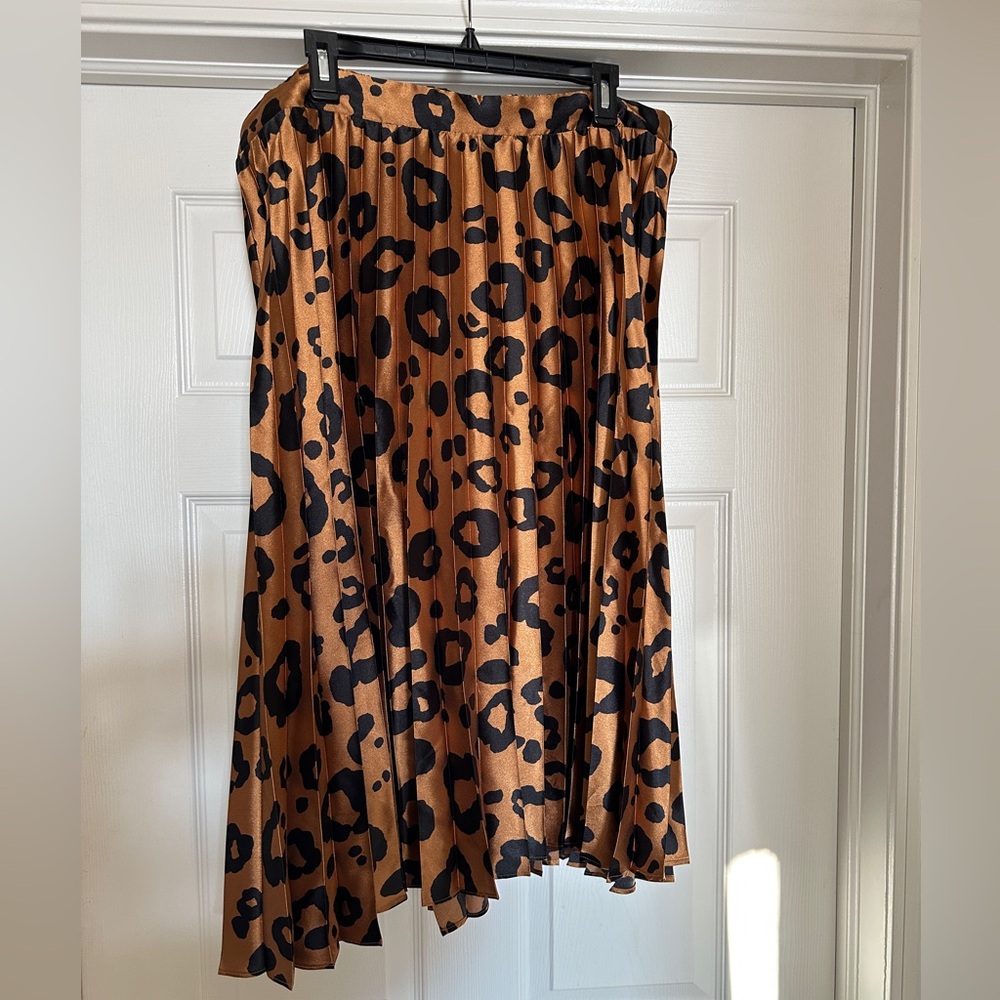 Ava and Viv silky leopard print midi skirt